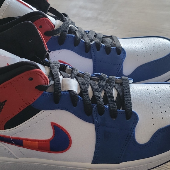 Air Jordan 1 Mid SE - Picture 5 of 15